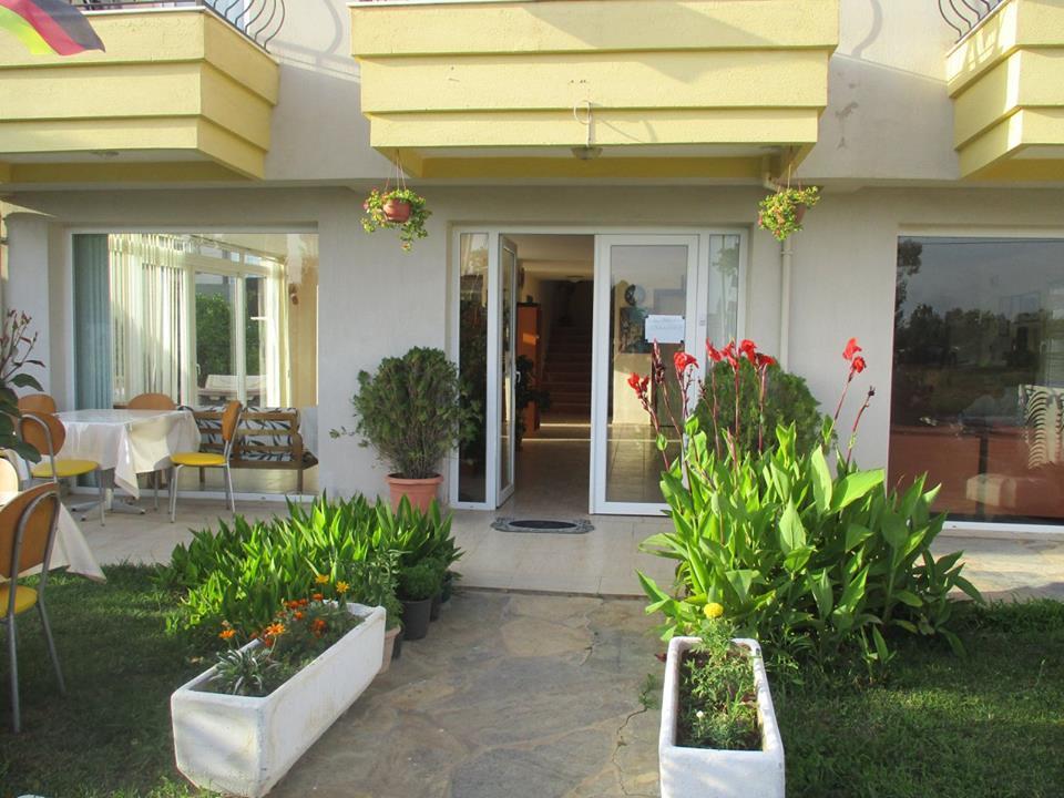 Mandarin Beach Otel Гумульдур Экстерьер фото